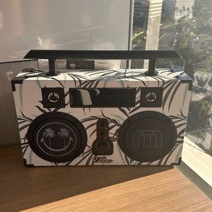 Brand new Travis Mathew’s bunpboxx